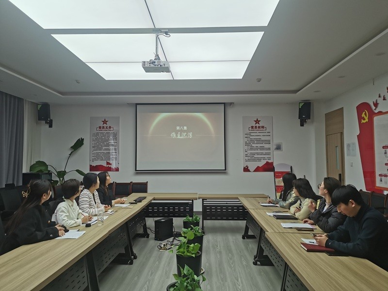 信息工程学院教工第二党支部开展“回顾党史守初心，共话教育新征程”学习会议