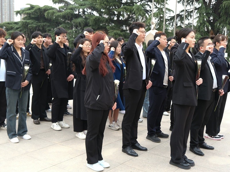 信息工程学院学生第七党支部开展“清明祭英烈，党性永流传”党日活动