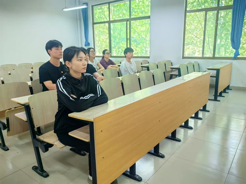 信息工程学院学生第七党支部举办“传承劳动精神，践行党员担当”专题学习会