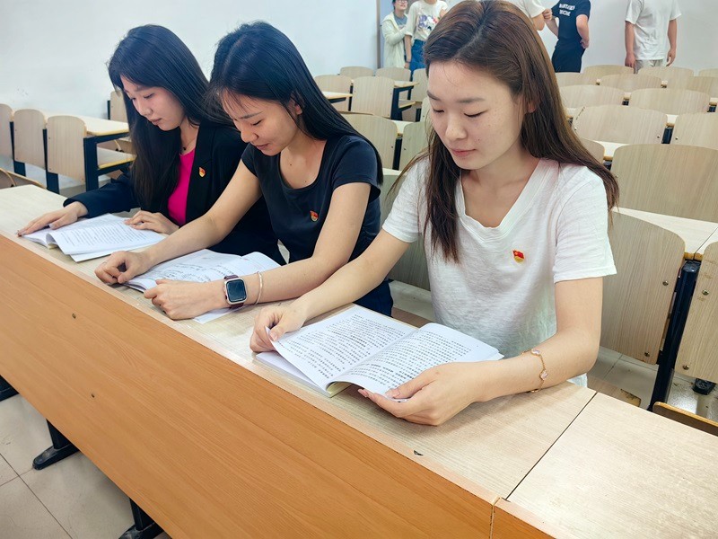 信息工程学院学生第七党支部开展讨论“本学期入党积极分子参训事宜”专题会