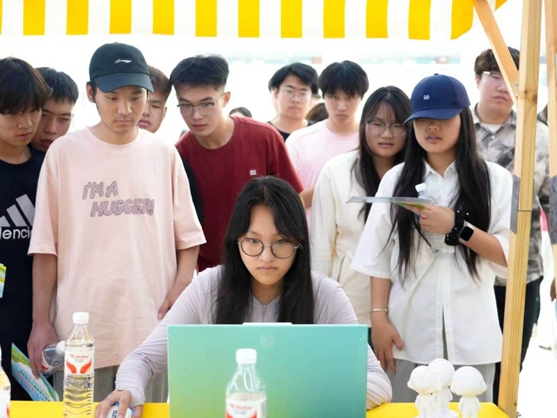 信息工程学院联合兰考学院举办“同心筑梦 科创远航”第二届科技嘉年华暨双院科创研学活动